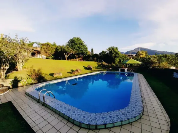 Villa 6 Kamar Dengan Billiard Coolibah