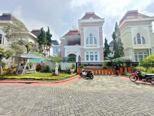 Villa Victorian Pink Kota Bunga - Villa di Puncak